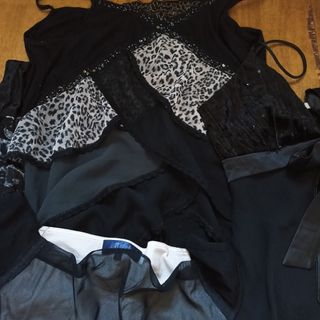 (Category: ) located in . Submitted by versastyle.closet (Listing ID 1426492391, Image 1). Description: .