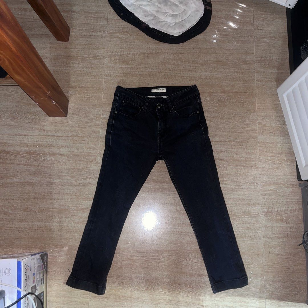 Burberry London Black Jeans (Category: Jeans) located in Lucena. Submitted by clothesfillmyvoid (Listing ID 1426511919, Image 1). Description: Size 27-30 W-13" L-28" Leg opening-5.5".
