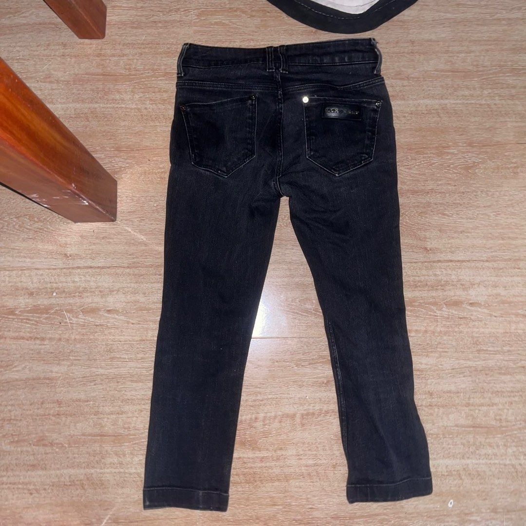 Burberry London Black Jeans (Category: Jeans) located in Lucena. Submitted by clothesfillmyvoid (Listing ID 1426511919, Image 3). Description: Size 27-30 W-13" L-28" Leg opening-5.5".
