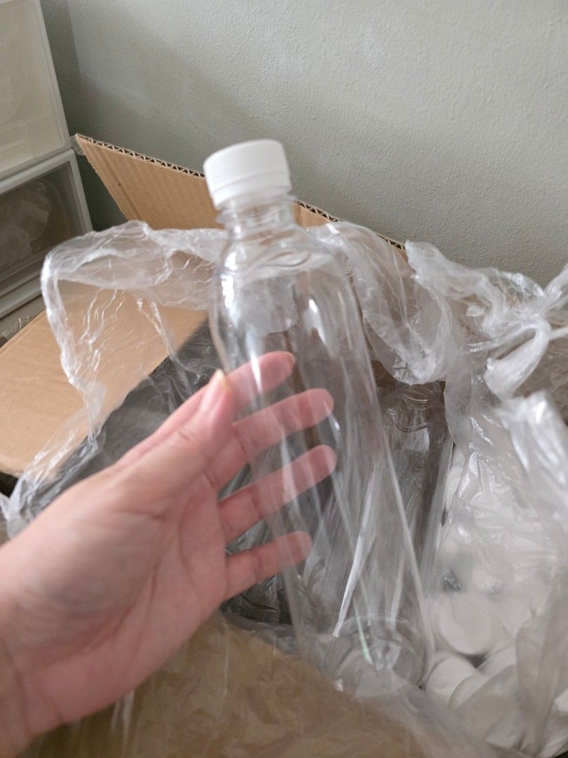Clear Plastic Bottles with White Caps 550ml