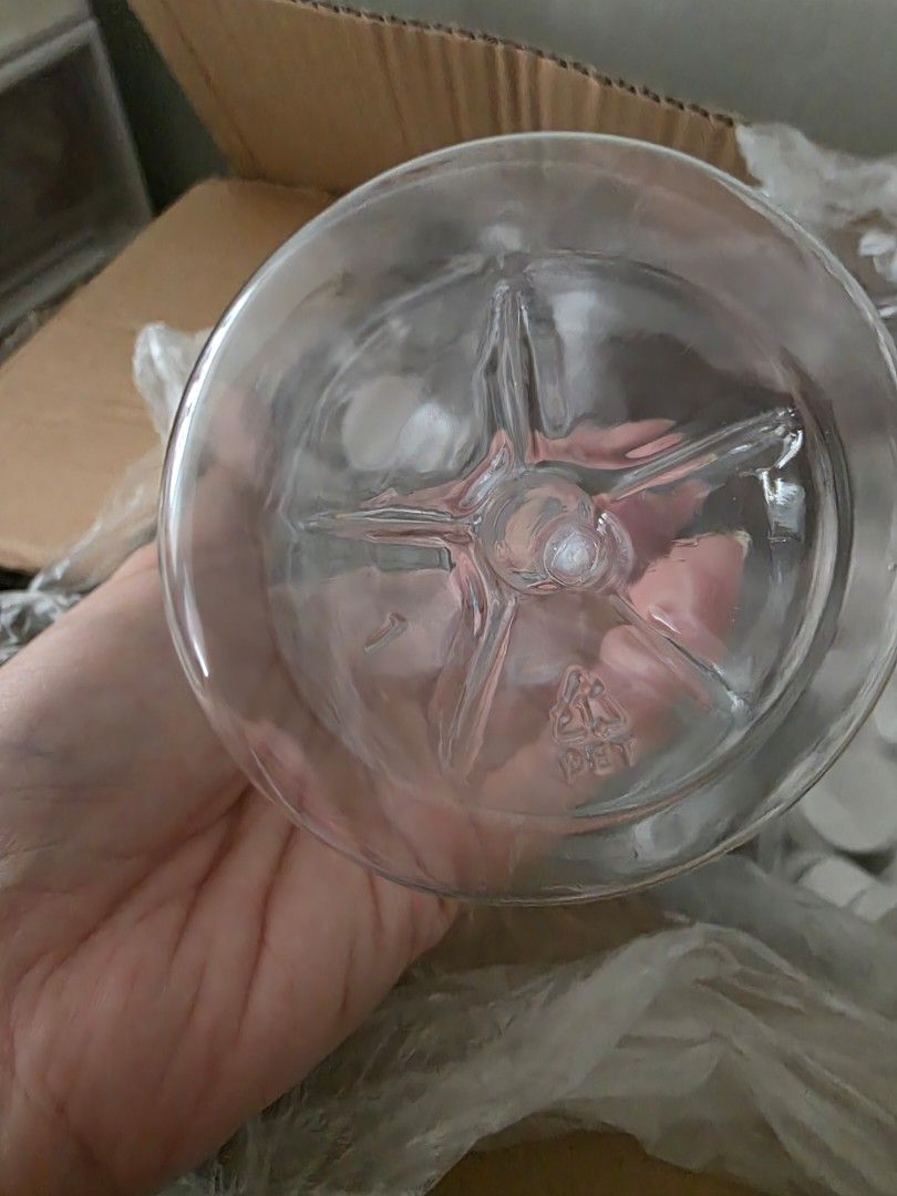 Clear Plastic Bottles with White Caps 550ml454212309494671361