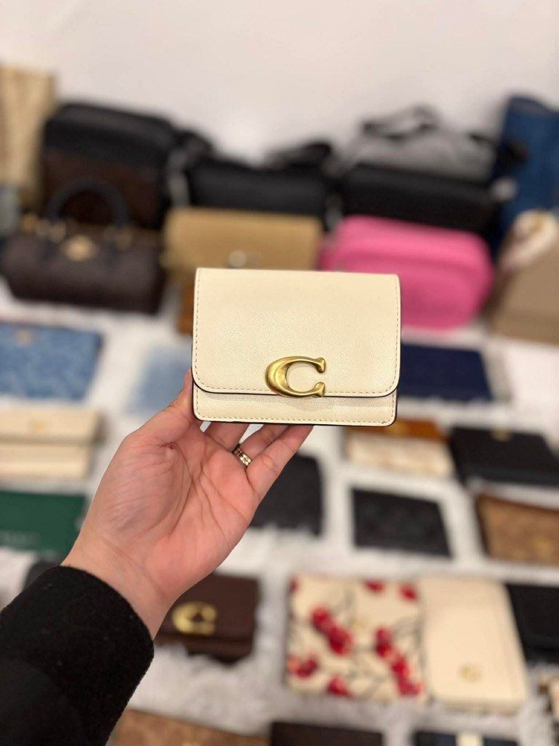 Coach bandit (Category: Luxury Bags & Wallets) located in Manila. Submitted by luxwalletbags (Listing ID 1426534460, Image 2). Description: - Coach Bandit Small Wallet - Compact design - Features the iconic 'C' logo - Available in multiple colors.
