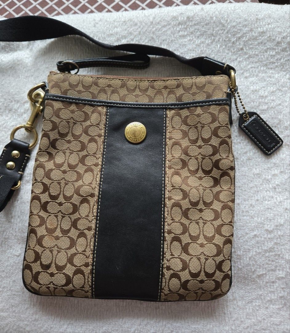 Coach Signature Crossbody Bag (Category: Luxury Bags & Wallets) located in Quezon City. Submitted by dymc25 (Listing ID 1426419009, Image 1). Description: Coach Signature Crossbody Swingpack bag. This specific vintage style features the classic Coach "C" monogram pattern on canvas with a vertical leather stripe down the center, accented by a gold-tone Coach-branded butt Product Details Brand: Coach Style: Signature Crossbody / Swingpack Materials