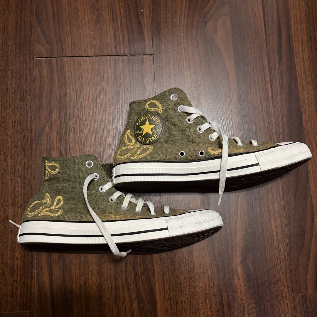 Converse Chuck Taylor All Star Green (A02798C) (Category: Sneakers) located in Quezon City. Submitted by grayway (Listing ID 1426384784, Image 1). Description: Converse Chuck Taylor All Star Green (A02798C) 🏷️Selling Price: Php 500 📏 Size: US Men's 8.5 / EU 42 / 27 cm 👉RFS: For decluttering ❗️Item is well used. Please see the issue on the last picture. 📍Tandang Sora, Quezon City 🚚 For shipping through Grab or LBC ONLY. (buyer pays for the sh