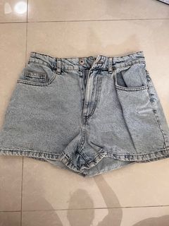 (Category: ) located in . Submitted by yours__truly (Listing ID 1426474260, Image 1). Description: .