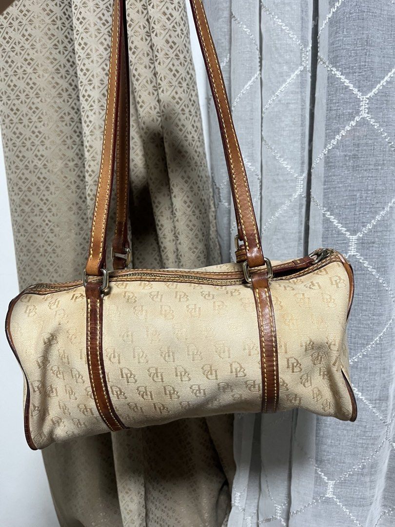 Dooney & Bourke Beige Barrel Shoulder Bah (Category: Luxury Bags & Wallets) located in Quezon City. Submitted by help_me_declutt333r (Listing ID 1426182942, Image 2). Description: PLS READ‼️VINTAGE BARREL DOONEY AND BOURKE SHOULDER BAG - QC loc (lalamove ready) - Ready to use (inside are clean pero may butas). - Leather has a sign of usage pero overall still good. - No rubs on canvas but has a watermark that can be cleaned as seen on picture. -Ne
