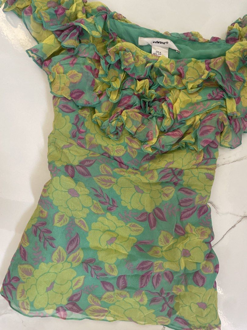 vintage silk floral top (Category: Blouses) located in Tuguegarao City. Submitted by declutterwithari_ (Listing ID 1426432171, Image 2). Description: .