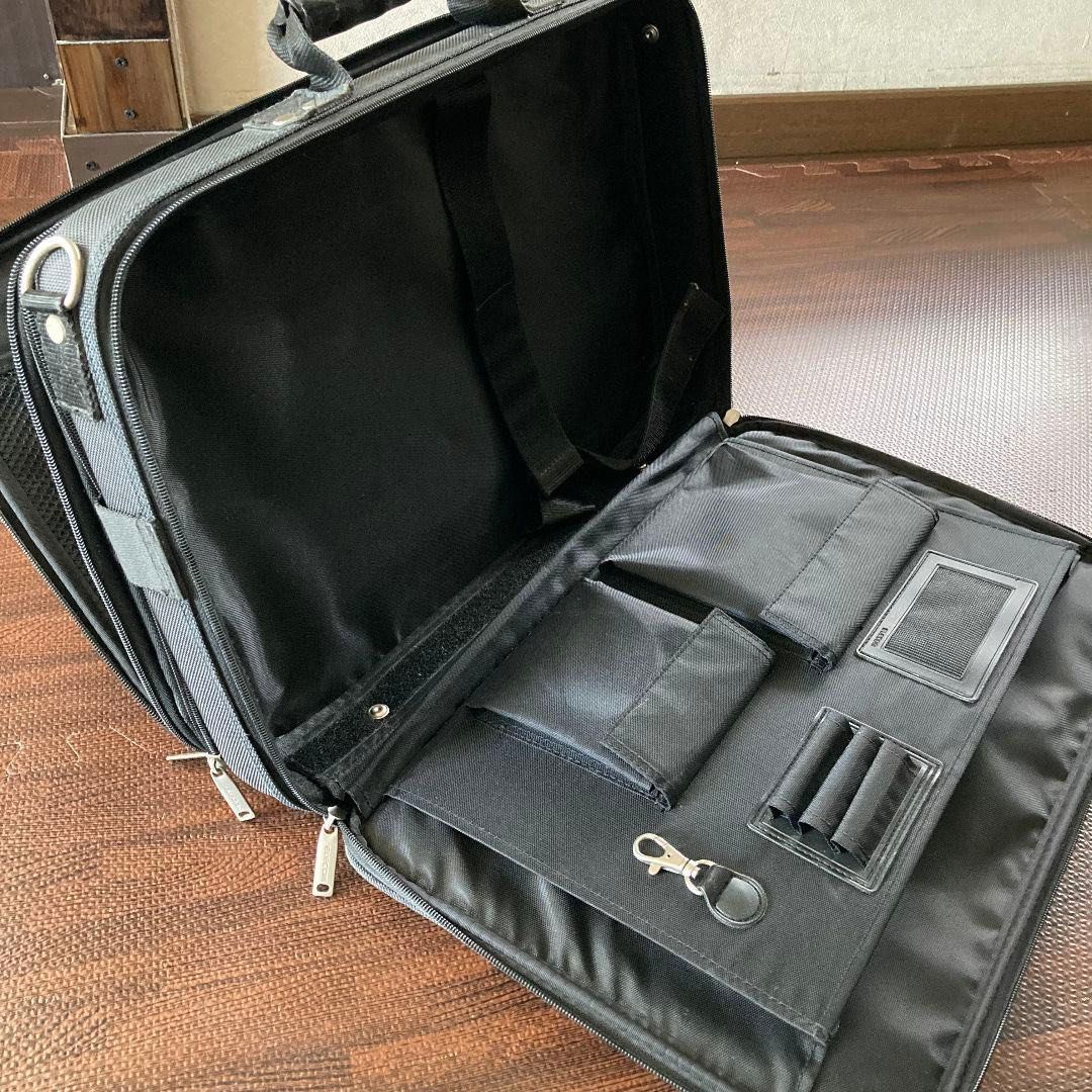 Elecom Black Laptop Bag with Shoulder Strap (Category: Laptop Bags & Sleeves) located in Quezon City. Submitted by m2yjapansurplus_quezoncity (Listing ID 1426537712, Image 2). Description: Legit Branded Elecom Laptop Bag 17” Good as New.