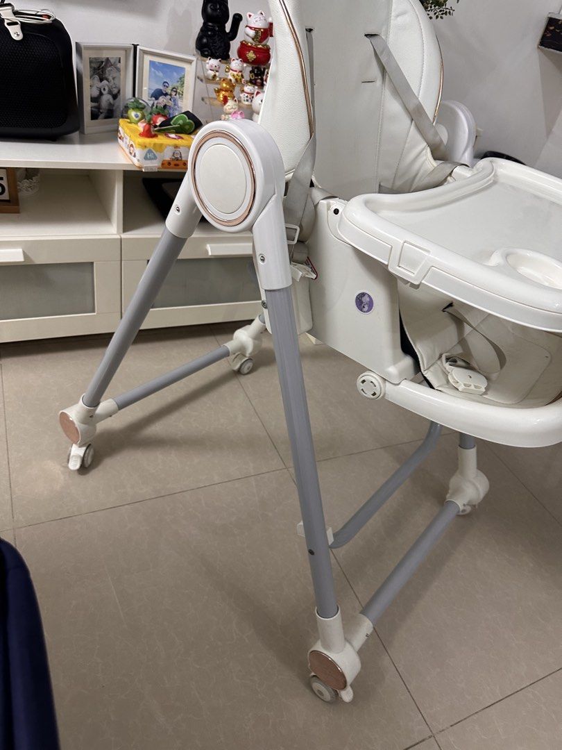 Feeding High Chair with Tray (Category: Baby High Chairs) located in Cavite. Submitted by villary (Listing ID 1426418177, Image 3). Description: Nabili lang din sa online. Can be used as feeding chair or rocking chair. Minor defects nattanggal ung isang gulong sa right side pero pde nman po gawan ng paraan. May scratches konti, pero pleasing pa din tignan. .