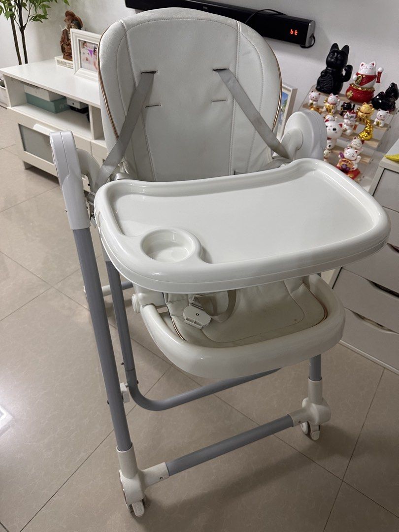 Feeding High Chair with Tray (Category: Baby High Chairs) located in Cavite. Submitted by villary (Listing ID 1426418177, Image 1). Description: Nabili lang din sa online. Can be used as feeding chair or rocking chair. Minor defects nattanggal ung isang gulong sa right side pero pde nman po gawan ng paraan. May scratches konti, pero pleasing pa din tignan. .