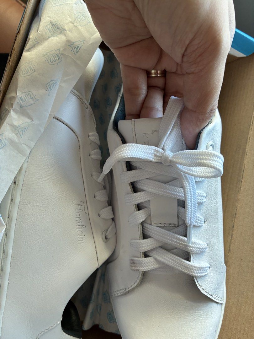 Florsheim Kids white shoes (Category: Kids Wardrobes & Storage) located in Pasig City. Submitted by jeimso (Listing ID 1426483479, Image 2). Description: Florsheim kids White Used once 37 .