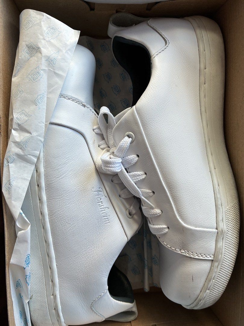 Florsheim Kids white shoes (Category: Kids Wardrobes & Storage) located in Pasig City. Submitted by jeimso (Listing ID 1426483479, Image 1). Description: Florsheim kids White Used once 37 .