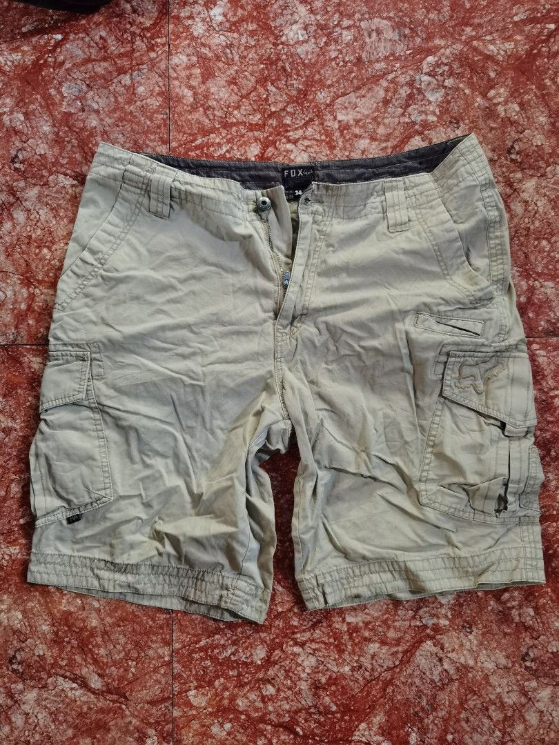 Fox Cargo Shorts - Size 34 (Category: Shorts) located in Caloocan City. Submitted by cooldudeszion (Listing ID 1426476775, Image 1). Description: Fox cargo multi pocket short Size 34 Length 21inc Excellent condition What you see is what you get Fox cargo shorts in a neutral color. Features multiple pockets, including cargo pockets on the sides. The shorts have a button and zipper closure. The size is 34. The shorts have the Fox logo on the back p