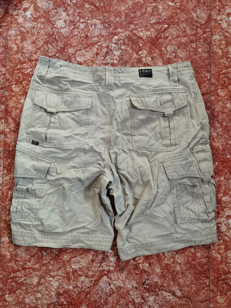 Fox Cargo Shorts - Size 34 (Category: Shorts) located in Caloocan City. Submitted by cooldudeszion (Listing ID 1426476775, Image 3). Description: Fox cargo multi pocket short Size 34 Length 21inc Excellent condition What you see is what you get Fox cargo shorts in a neutral color. Features multiple pockets, including cargo pockets on the sides. The shorts have a button and zipper closure. The size is 34. The shorts have the Fox logo on the back p