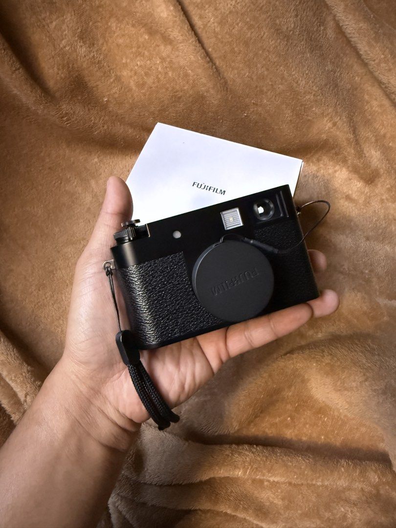 Fujifilm X-half Camera (Category: Cameras) located in San Juan City. Submitted by bjmoreno (Listing ID 1426479384, Image 2). Description: Fujifilm Xhalf Compact Digital Camera - Pristine condition - Comes with original box and manual - Model: FX-HF1S WW1 C - Wifi / Bluetooth - NO ISSUES - NO DENT Complete package. No dents, no issues. Rarely used and in excellent condition. RFS: Upgrading to a new high-end Fujifilm camera. 📷 .