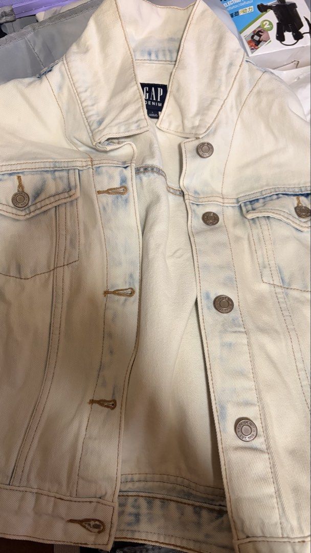 GAP Denim Jacket Large (Category: Coats, Jackets and Outerwear) located in Caloocan City. Submitted by reqsj (Listing ID 1426493757, Image 2). Description: .