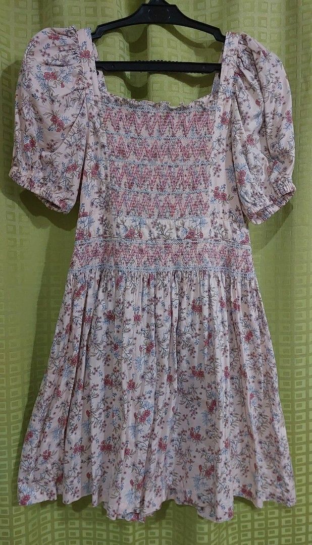 Gingersnaps Floral Dress (Category: Babies & Kids Fashion) located in Rizal. Submitted by zhellieme (Listing ID 1426516994, Image 1). Description: Gingersnaps dress features a beautiful floral print. It has a square neckline and short, puffy sleeves. The dress has a smocked bodice and a flared skirt. The size tag indicates it is a size 14. chest 13, length 30.
