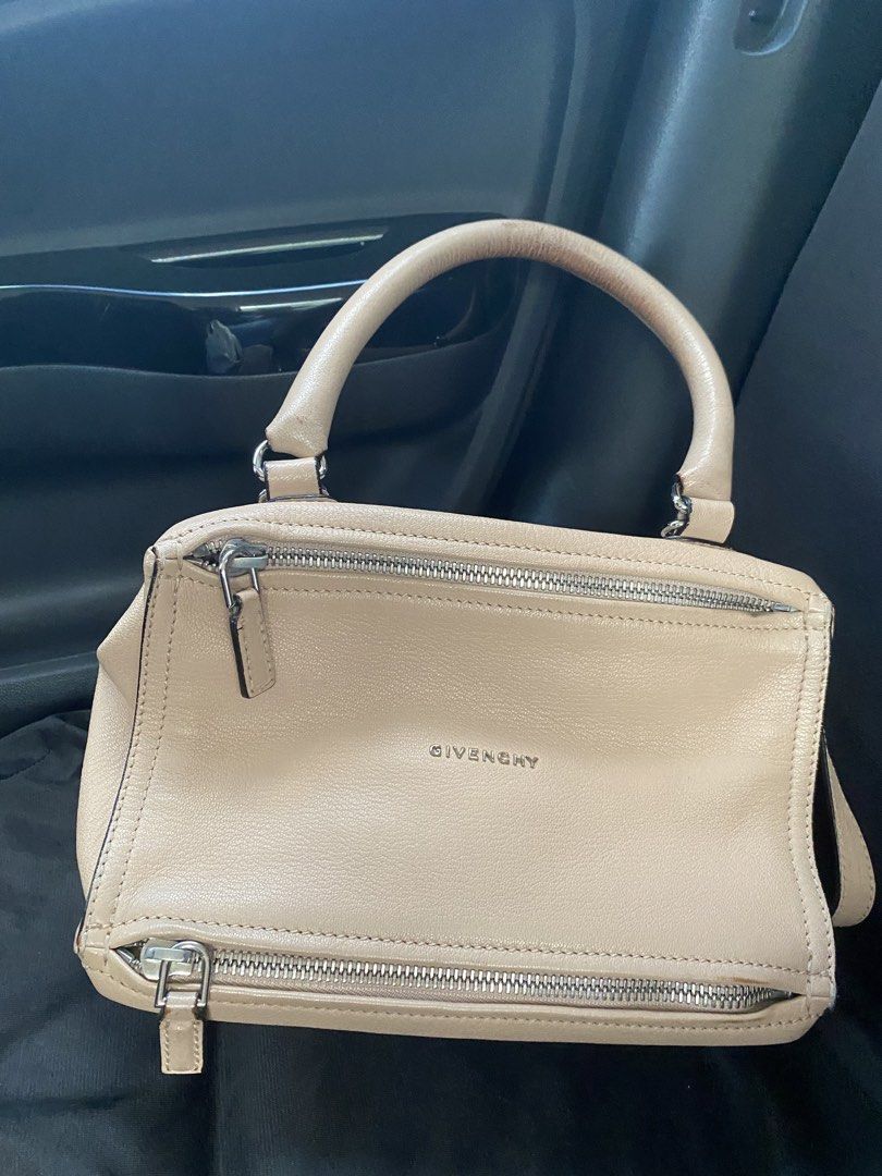 Givenchy Antigona Small Handbag (Category: Luxury Bags & Wallets) located in Bulacan. Submitted by aksantos10 (Listing ID 1426545018, Image 1). Description: With dustbag.
