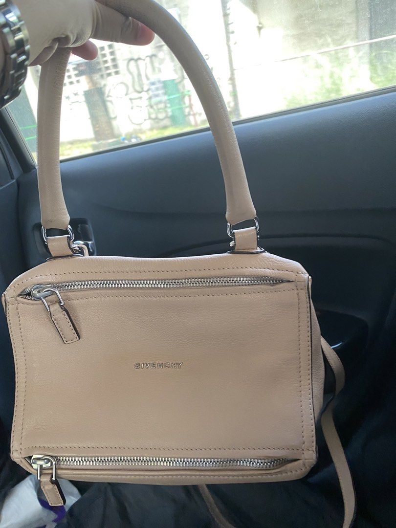 Givenchy Antigona Small Handbag (Category: Luxury Bags & Wallets) located in Bulacan. Submitted by aksantos10 (Listing ID 1426545018, Image 2). Description: With dustbag.