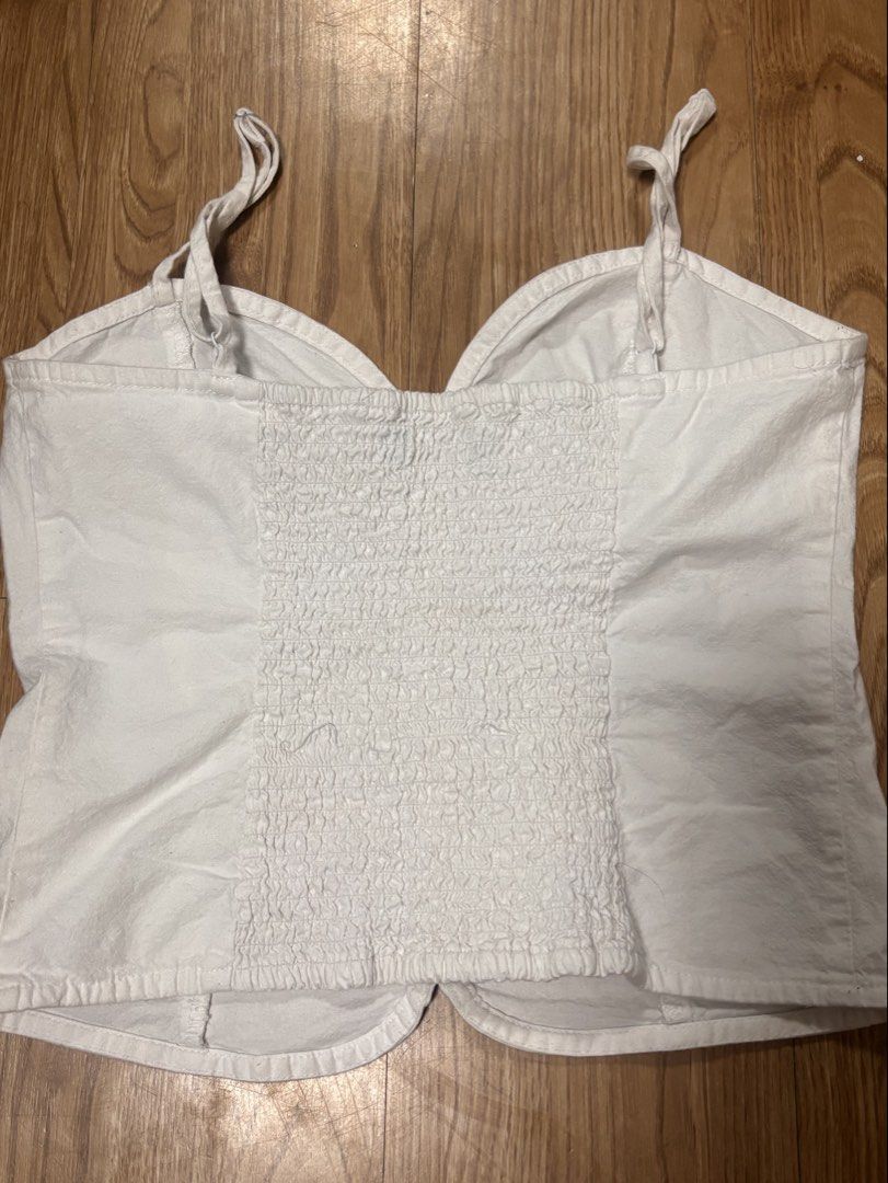 Glassons Busty top (Category: Sleeveless) located in Quezon City. Submitted by declutterbynini (Listing ID 1426397570, Image 2). Description: Never worn, just stored in my closet Dm for more info:) So pretty irl!.