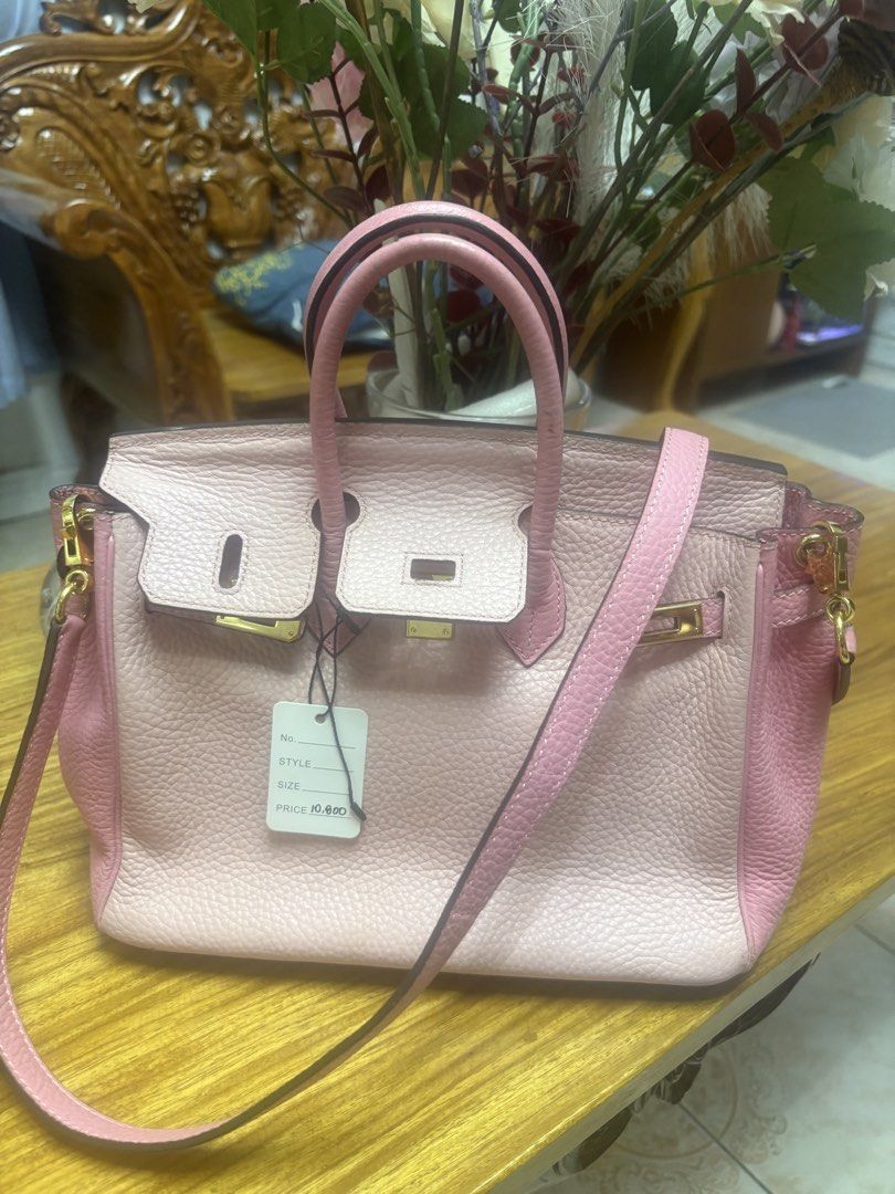Hermes Pink Handbag with Shoulder Strap (Category: Luxury Bags & Wallets) located in Paranaque City. Submitted by wildcloud.ad2e5b (Listing ID 1426572936, Image 1). Description: .
