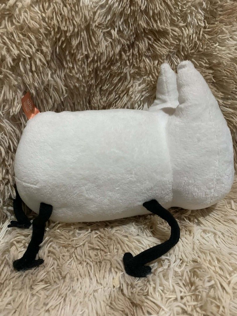 Hollow Knight Plushie (Category: Plushies & Soft Toys) located in Davao. Submitted by shopthrift (Listing ID 1426448943, Image 2). Description: Plushie features the character from Hollow Knight. It has a white body with black facial features and black legs. It is a great item for fans of the game..
