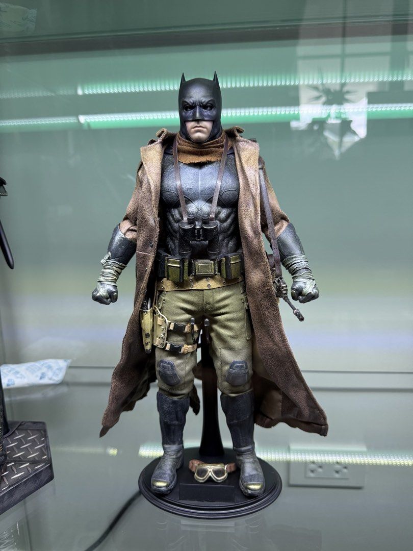 Hot Toys Knightmare Batman from 2-pack (Category: Figurines & Statues) located in Manila. Submitted by ezio_01 (Listing ID 1426526627, Image 1). Description: Hot Toys Knightmare Batman from 2-pack.