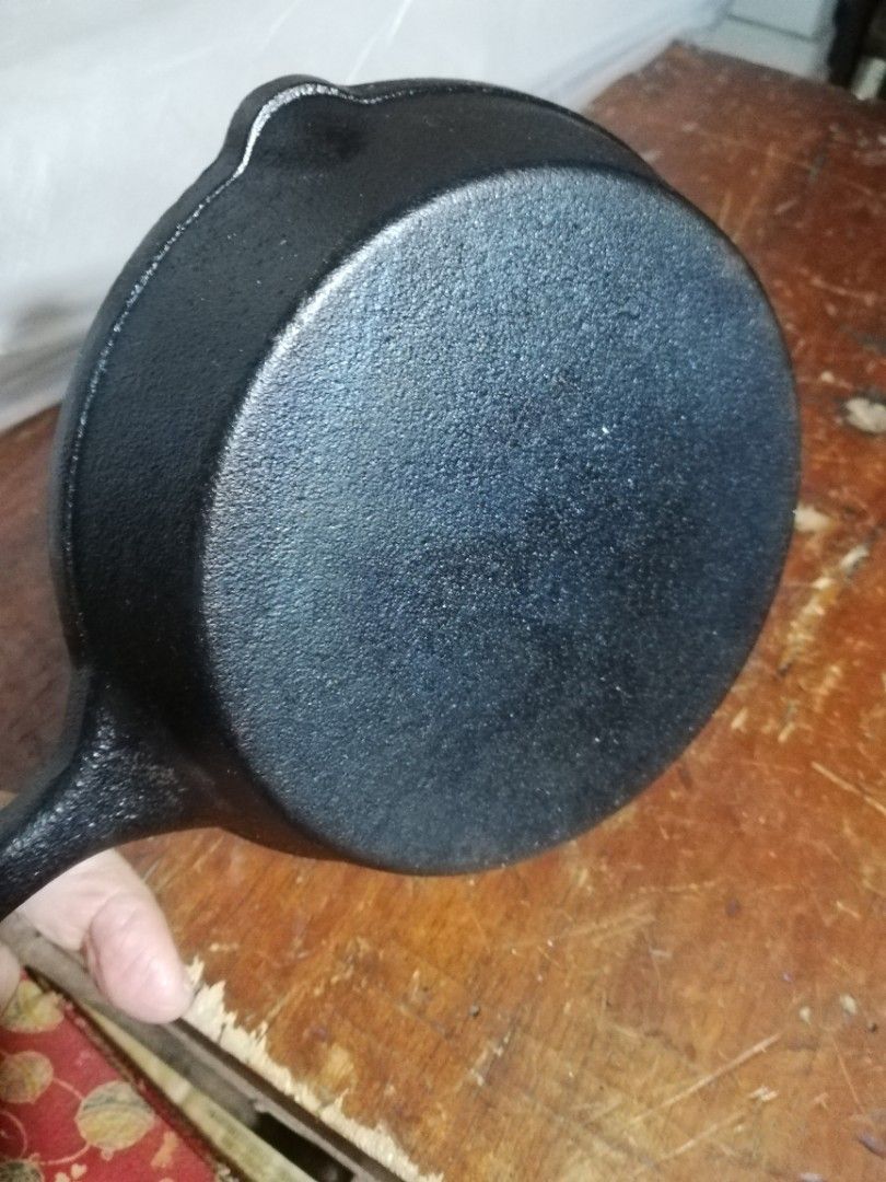 Japanese cast iron skillet, 15cm (Category: Cookware & Accessories) located in Paranaque City. Submitted by 4thestate.surplusan (Listing ID 1426518894, Image 3). Description: Cast iron skillet. Lightly used. See pix.