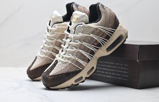 (Category: ) located in . Submitted by khai.uasneakers (Listing ID 1426573209, Image 1). Description: .