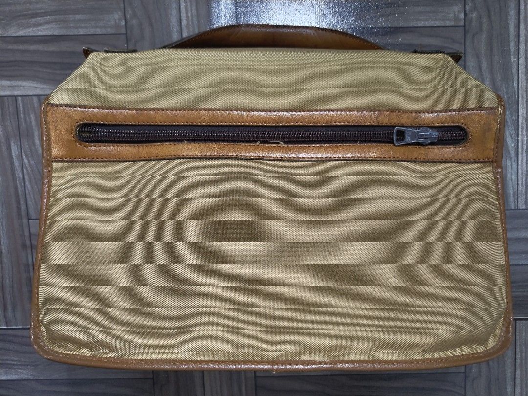 Lancel Paris Handbag (Category: Luxury Bags & Wallets) located in Quezon City. Submitted by thriftstershop (Listing ID 1426524822, Image 3). Description: Brand: Lancel Condition: Good Meet up: Trinoma or Cubao Shipping: LBC - Weekdays J&T - Weekends.