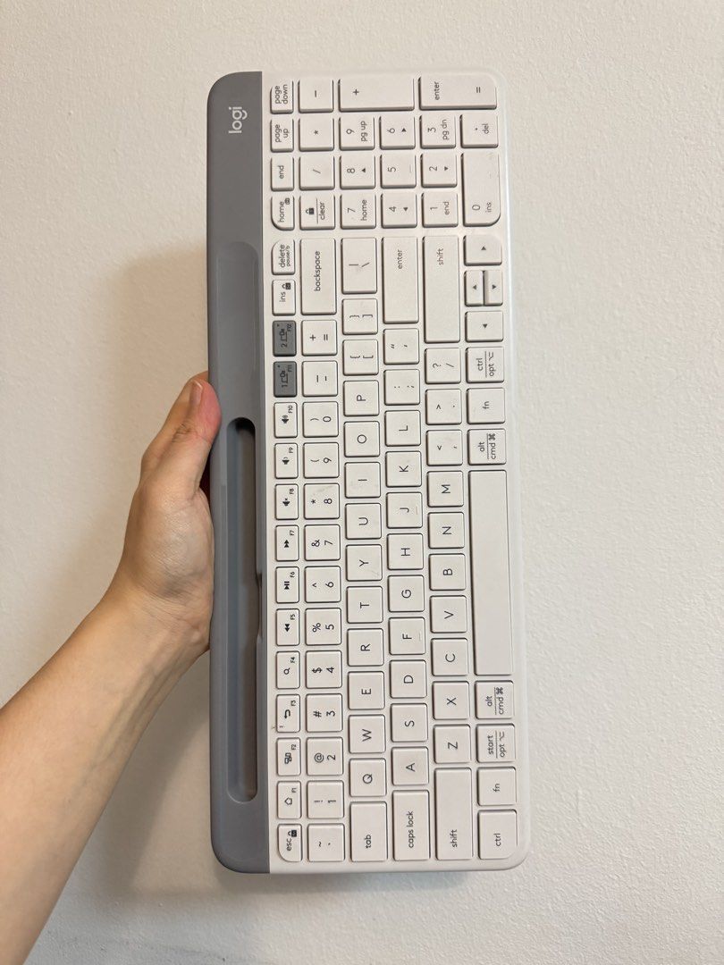 Logitech K580 Cordless Keyboard455777380739983362