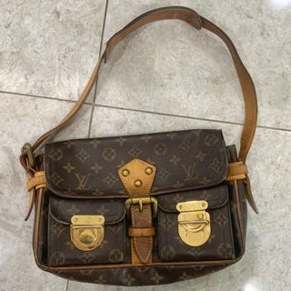 (Category: ) located in . Submitted by rui_preloved (Listing ID 1426486508, Image 1). Description: .