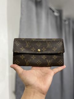 (Category: ) located in . Submitted by luxwalletbags (Listing ID 1426533630, Image 1). Description: .