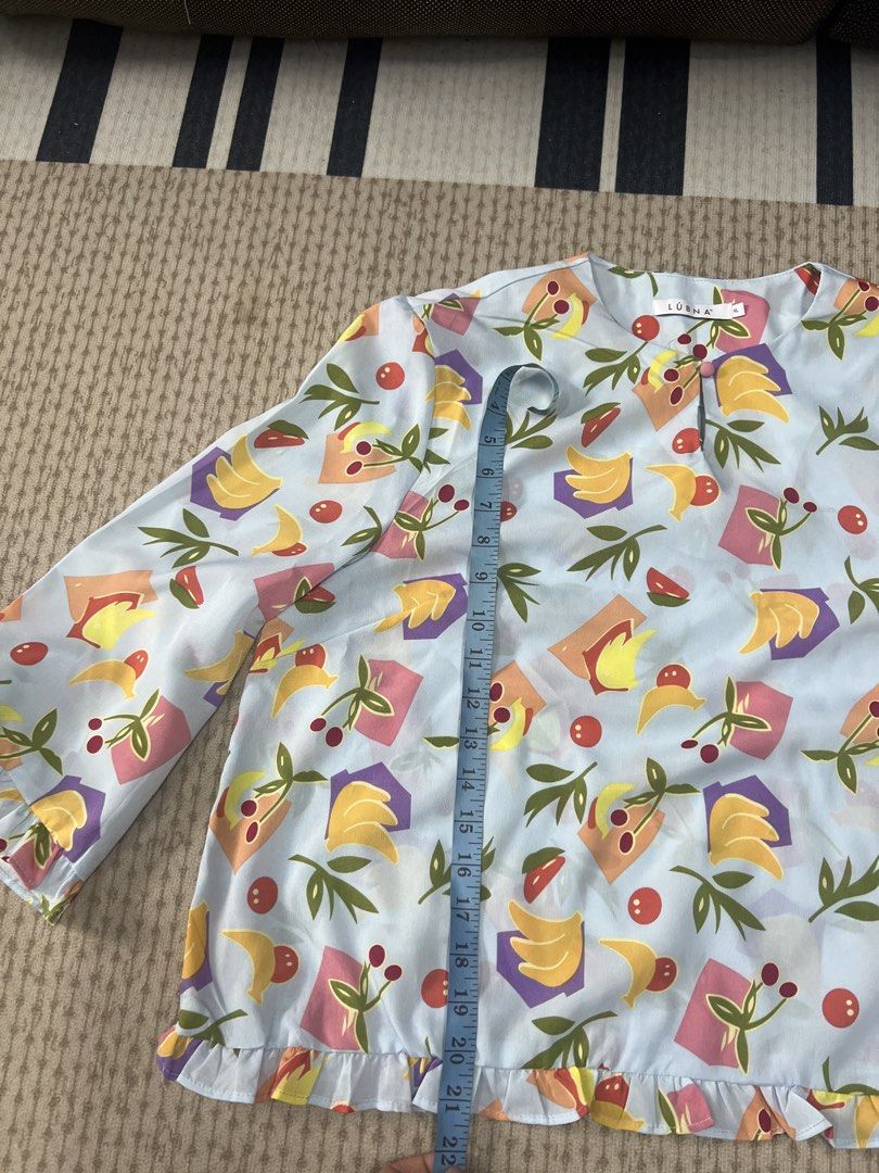 Lubna (Category: Baju Kurung & sets) located in Kota Bharu. Submitted by adamzain.stone (Listing ID 1426396708, Image 3). Description: Lubna to let go. Saiz XL. Tapi top dia tu jenis yg singkat. Sy tinggi 162cm sedikit singkat dgn sy. Dada 42 Lengan 3 suku ye. Design cute but sayangnya singkat dengan pemiliknya. Boleh combo dgn bag Chloé dlm listing saya utk harga yg berpatutan.