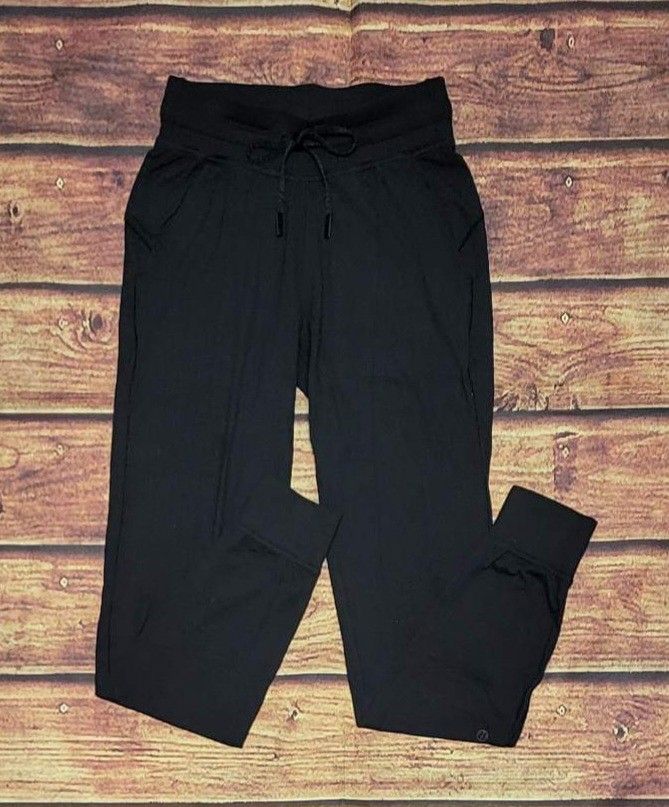 Lululemon Ready To Rulu Pant (Category: Activewear) located in La Trinidad. Submitted by outfitt (Listing ID 1426520464, Image 3). Description: EXCELLENT USED CONDITION OVERALL; light pilling-nothing major/significant US 2 HIGH rise inseam- 29" ❌️ NO to LOW ballers.PLEASE.
