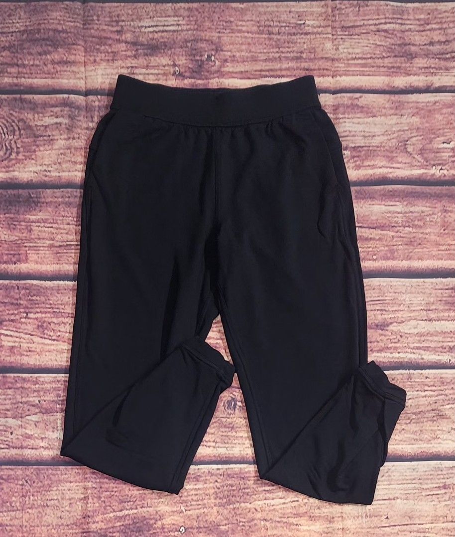 Lululemon Twisted and Tucked Pant (Category: Activewear) located in La Trinidad. Submitted by outfitt (Listing ID 1426522312, Image 3). Description: item condition-EXCELLENT, NO ISSUES US 2 Mid rise inseam- 25" ❌️ NO to LOW ballers.PLEASE.