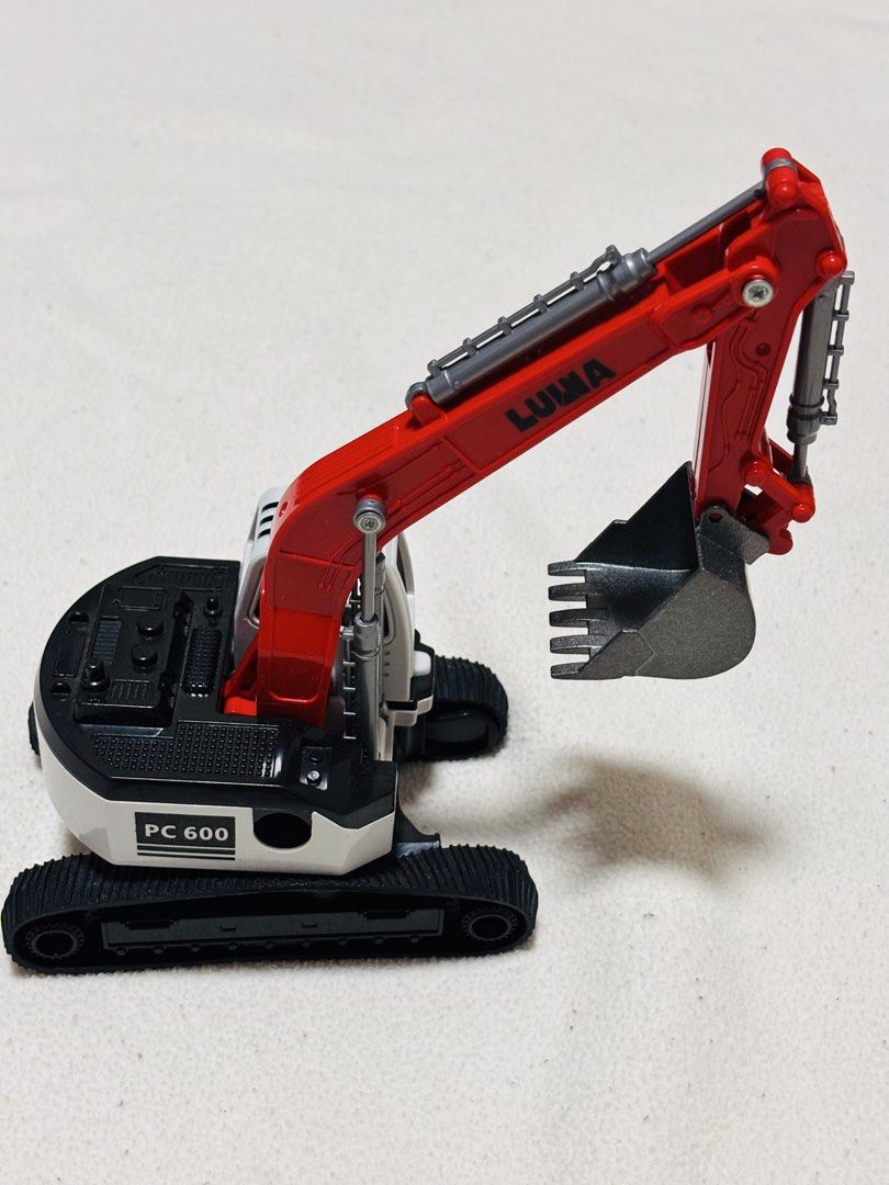 Luwia PC 600 Toy Excavator (Category: Kids Toys) located in Taguig. Submitted by tara_declutters (Listing ID 1426420005, Image 2). Description: Like new excavator Bought in DIY J&T.