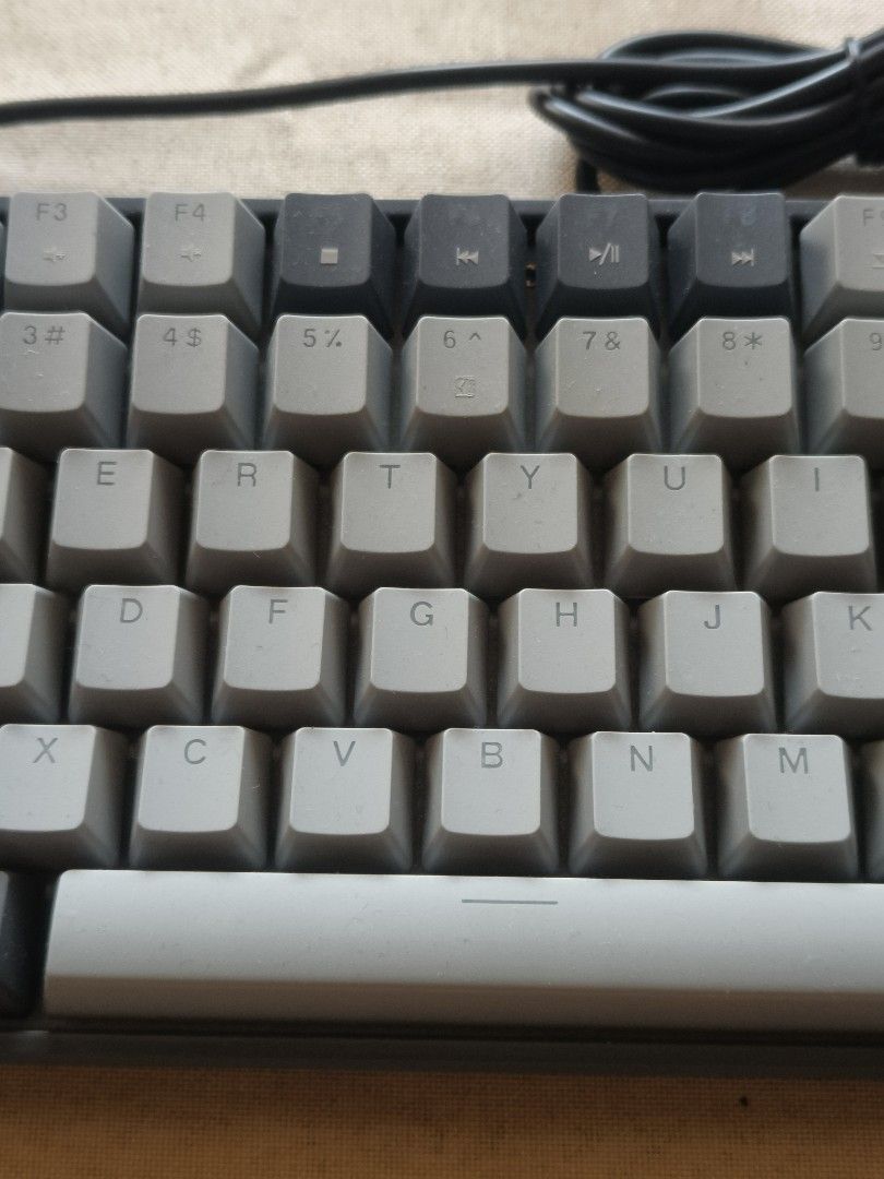 MageGee STAR100 Mechanical Keyboard (Category: Computer Keyboard) located in Makati City. Submitted by franco31 (Listing ID 1426477845, Image 3). Description: MageGee STAR100 mechanical keyboard with a USB interface. It has 100 keys and a rated voltage of 5V. The keyboard features a gradient keycap design. The back of the keyboard has adjustable feet for different typing angles. The keyboard is wired and comes with a black cable. LED with multipl