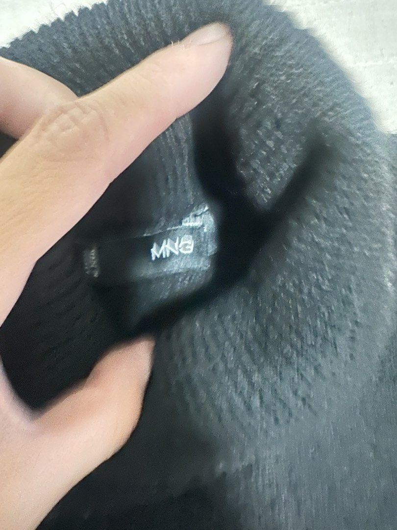 Mango Turtleneck Sweater (Category: Coats, Jackets and Outerwear) located in Las Pinas. Submitted by missa0321 (Listing ID 1426519776, Image 2). Description: Used once. Black turtleneck top.