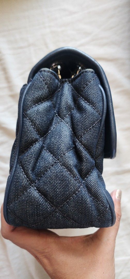 Michael Kors Denim Quilted Shoulder Bag (Category: Luxury Bags & Wallets) located in Manila. Submitted by zii08 (Listing ID 1426446195, Image 2). Description: Michael Kors shoulder bag features a denim quilted design. It has a silver-tone clasp closure with the Michael Kors logo. The bag has a chain strap and a flap closure. The bag's dimensions are approximately 10 inches in length. Purchased in Hongkong Limited edition Hindi pwede sa maarte - p