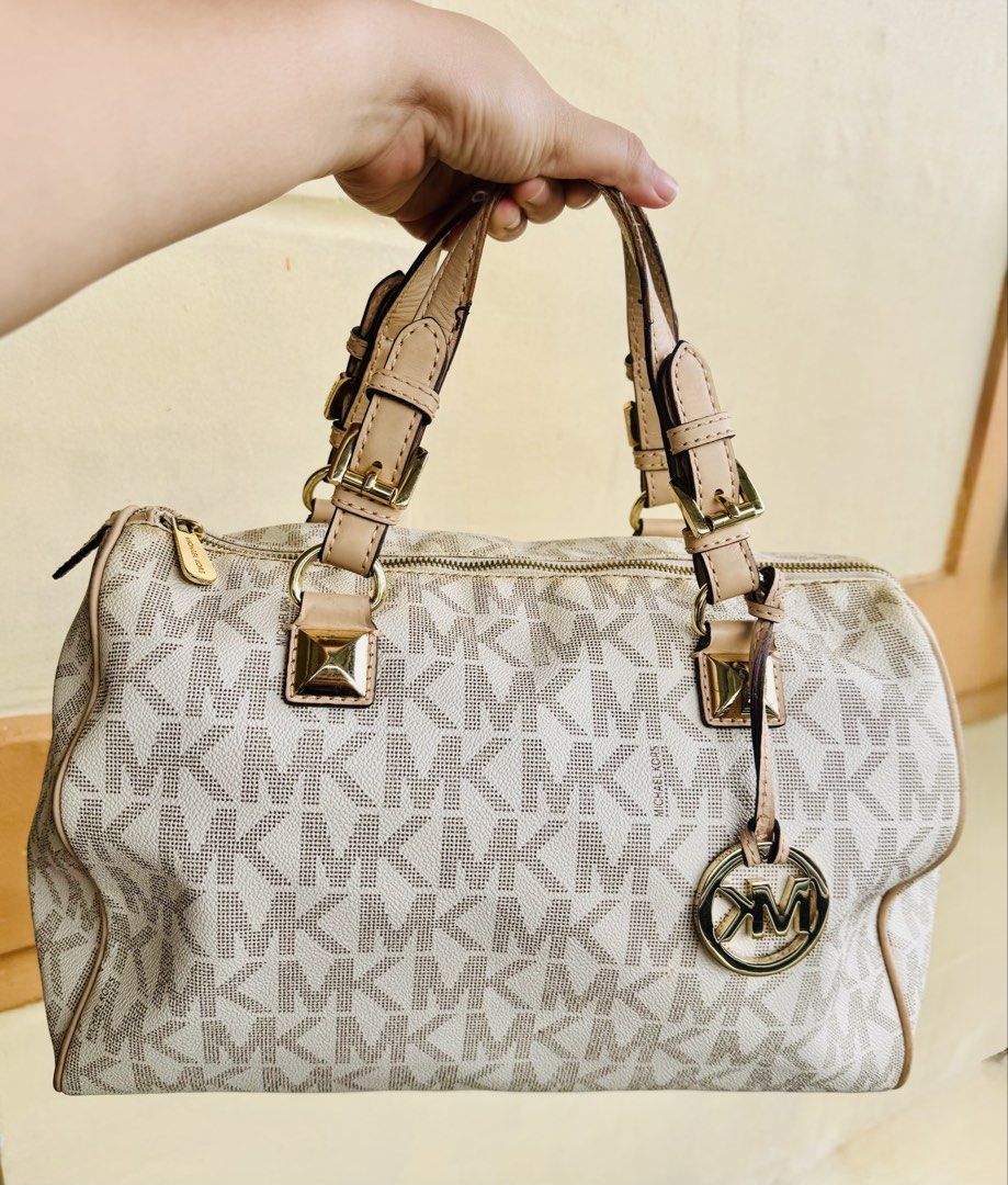 MK duffle Bag (Category: Luxury Bags & Wallets) located in Butuan. Submitted by xyliesbagshoppe (Listing ID 1426480486, Image 1). Description: .