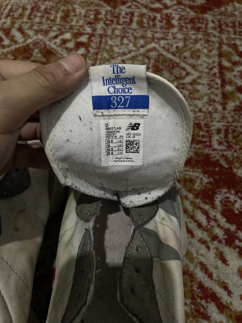 New Balance 327 Sneakers (Category: Sneakers) located in Dumaguete. Submitted by raspberrypepsi (Listing ID 1426576931, Image 3). Description: .