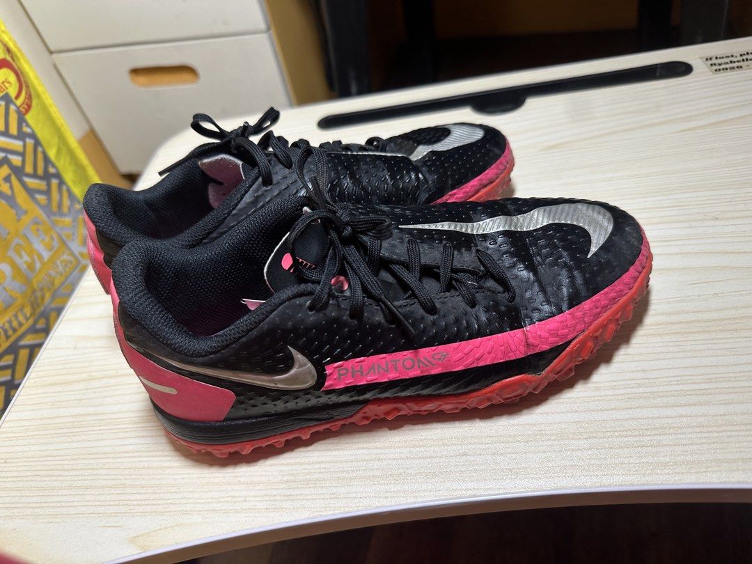 Nike Phantom Football Shoes (Category: Sneakers) located in Baguio. Submitted by strawberrybubbles (Listing ID 1426389010, Image 1). Description: Authentic! Nike Phantom Footsal / Football / Turf shoes.