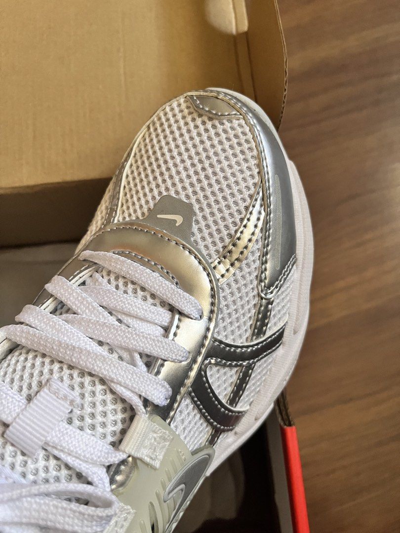 Nike W V2K Run White Metallic Silver (Category: Sneakers) located in Quezon City. Submitted by hellopucca (Listing ID 1426466923, Image 3). Description: .