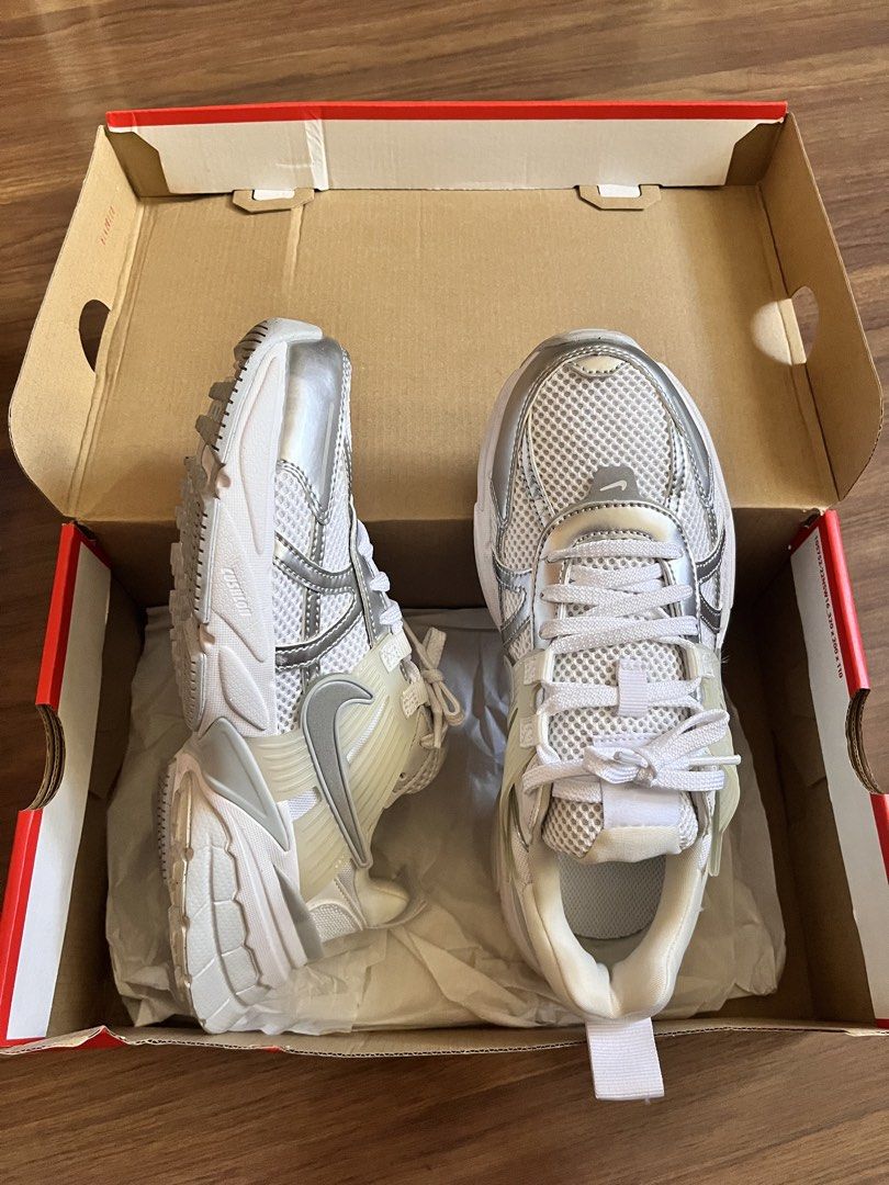 Nike W V2K Run White Metallic Silver (Category: Sneakers) located in Quezon City. Submitted by hellopucca (Listing ID 1426466923, Image 2). Description: .