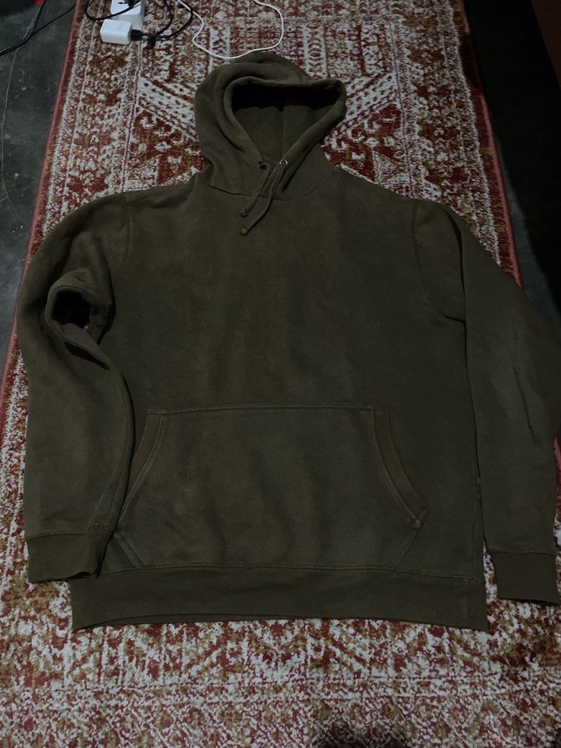Olive Green Hoodie (Category: Hoodies) located in Dumaguete. Submitted by raspberrypepsi (Listing ID 1426576694, Image 1). Description: .