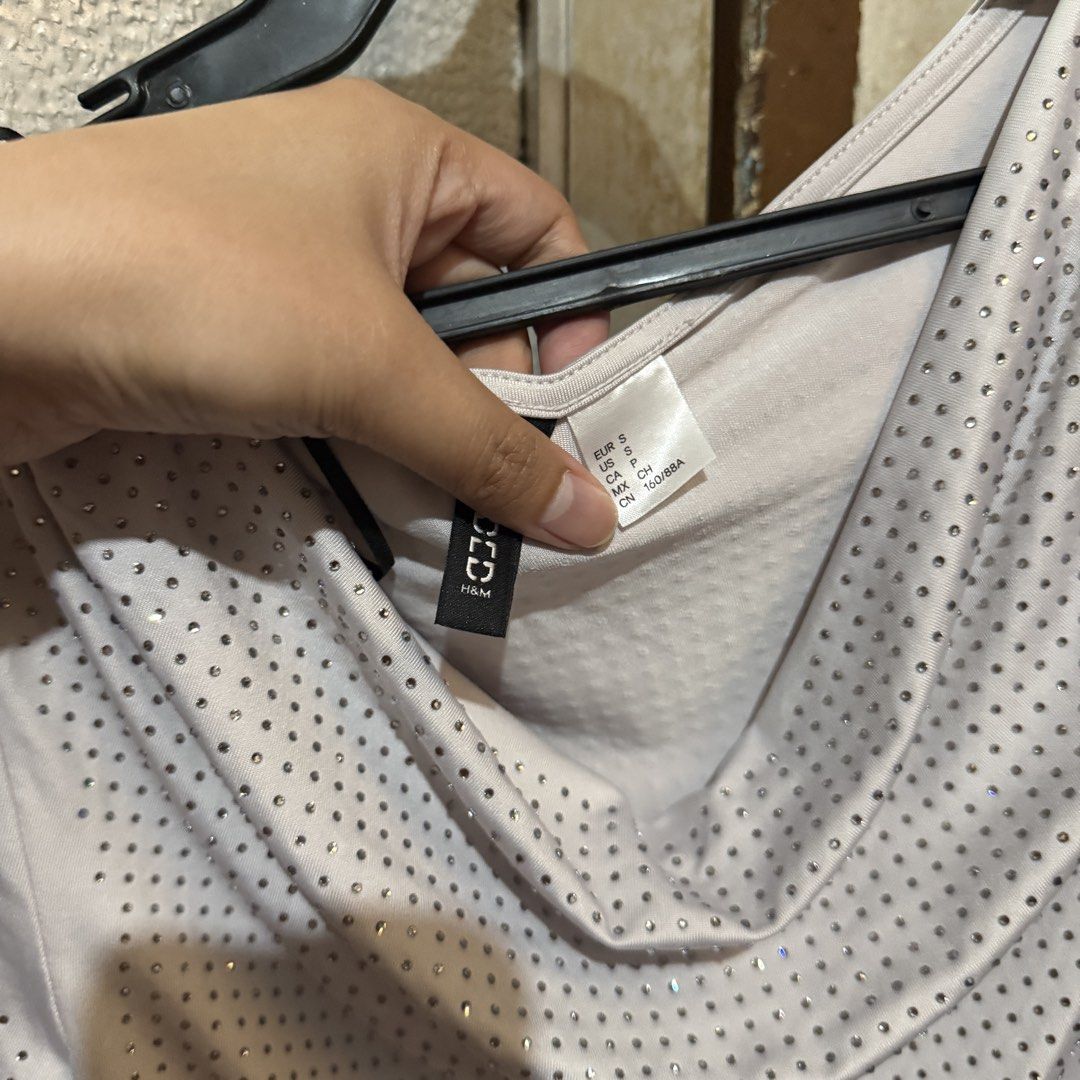 Original H&M White Long Sleeve Top with Silver Studs (Category: Longsleeves) located in Antipolo. Submitted by bern.clo (Listing ID 1426466389, Image 3). Description: • small on tag • 10/10 condition • super cute and classy • stretchable (fits up to medium body frames) • perfect for parties (glitz and glam theme).