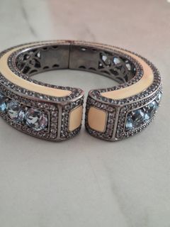(Category: ) located in . Submitted by vintagehuntsg (Listing ID 1426504416, Image 1). Description: .