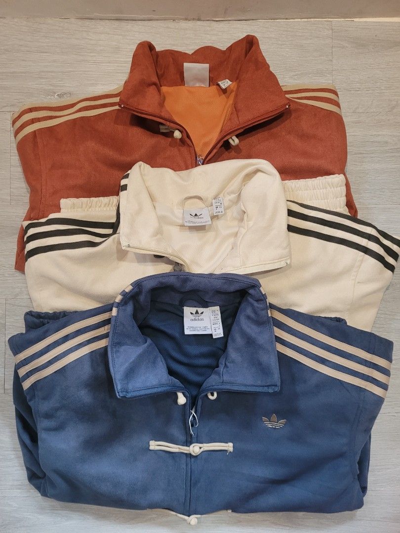 RED BLUE WHITE SUEDE MATERIAL Adidas CNY Jacket 2026 (Category: Coats, Jackets and Outerwear) located in Manila. Submitted by japeeee00 (Listing ID 1426542671, Image 2). Description: parating na po blue grey and yellow small size sa ibang size po pre order po ADIDAS CNY JACKET FOR SALE ₱2,299 ONLY 📌PRE ORDER SA IBANG SIZE NO DOWN PAYMENT PO BASTA SURE KUKUNIN ✨ Product Details: ✔️ Brand new (with ziplock) ✔️ Mas maganda sa personal ✔️ Mandarin c