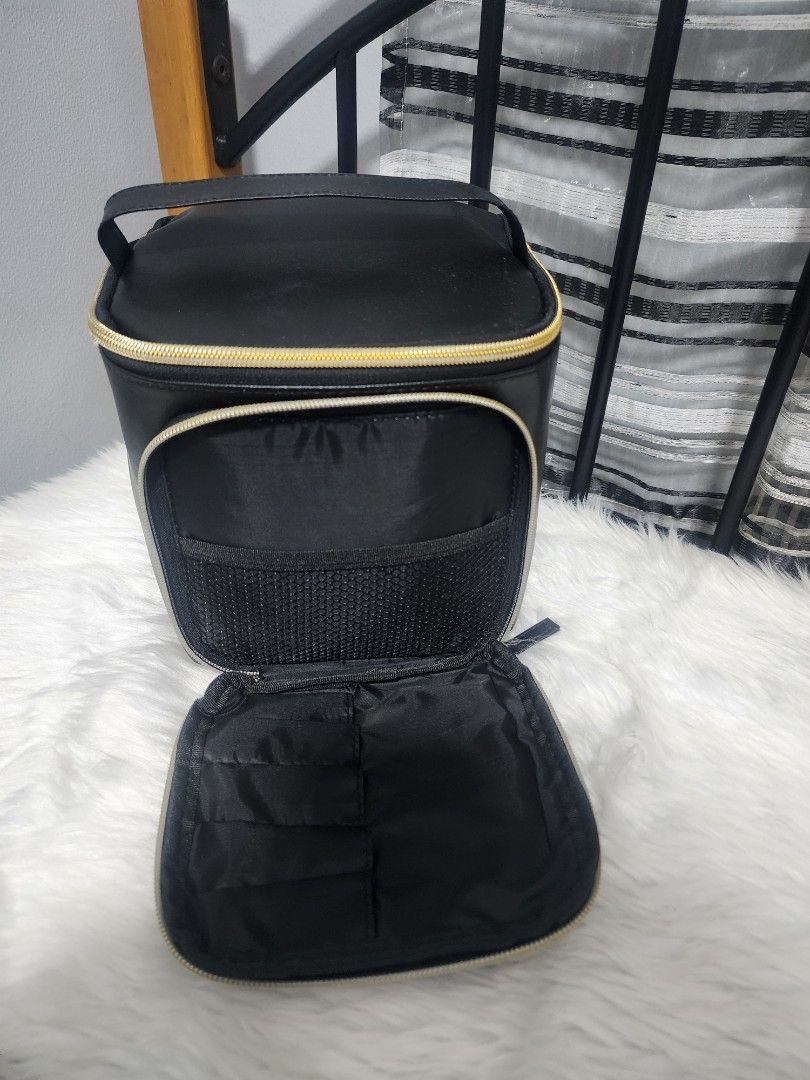 Roberta Cosmetic Bag with Mirror (Category: Luxury Bags & Wallets) located in Paranaque City. Submitted by rizasauthenticitems (Listing ID 1426556253, Image 3). Description: Black cosmetic bag by Roberta. Features a gold zipper and a handle for easy carrying. The bag has a mesh pocket and slots for brushes. It also includes a mirror inside..